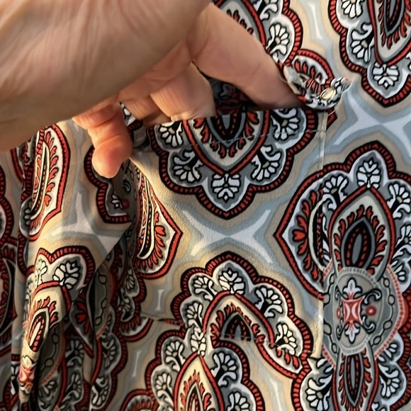 Dana Buchman long sleeved multi-patterned long sleeved blouse. Size Large - Picture 3 of 9